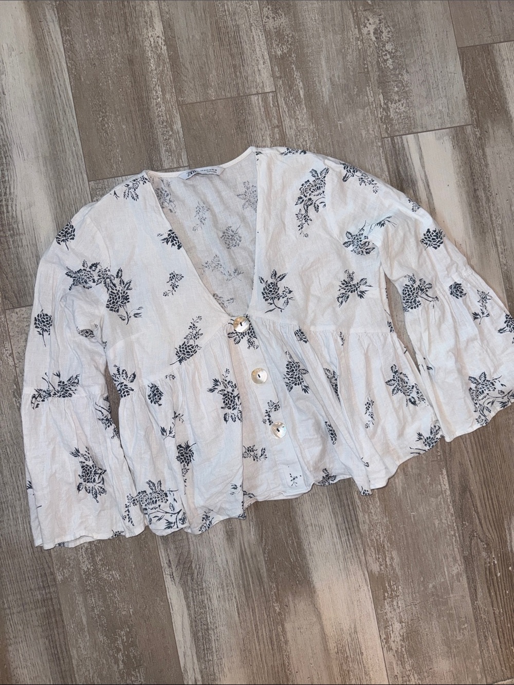 Zara White Button-Front Floral Bell Sleeve Blouse